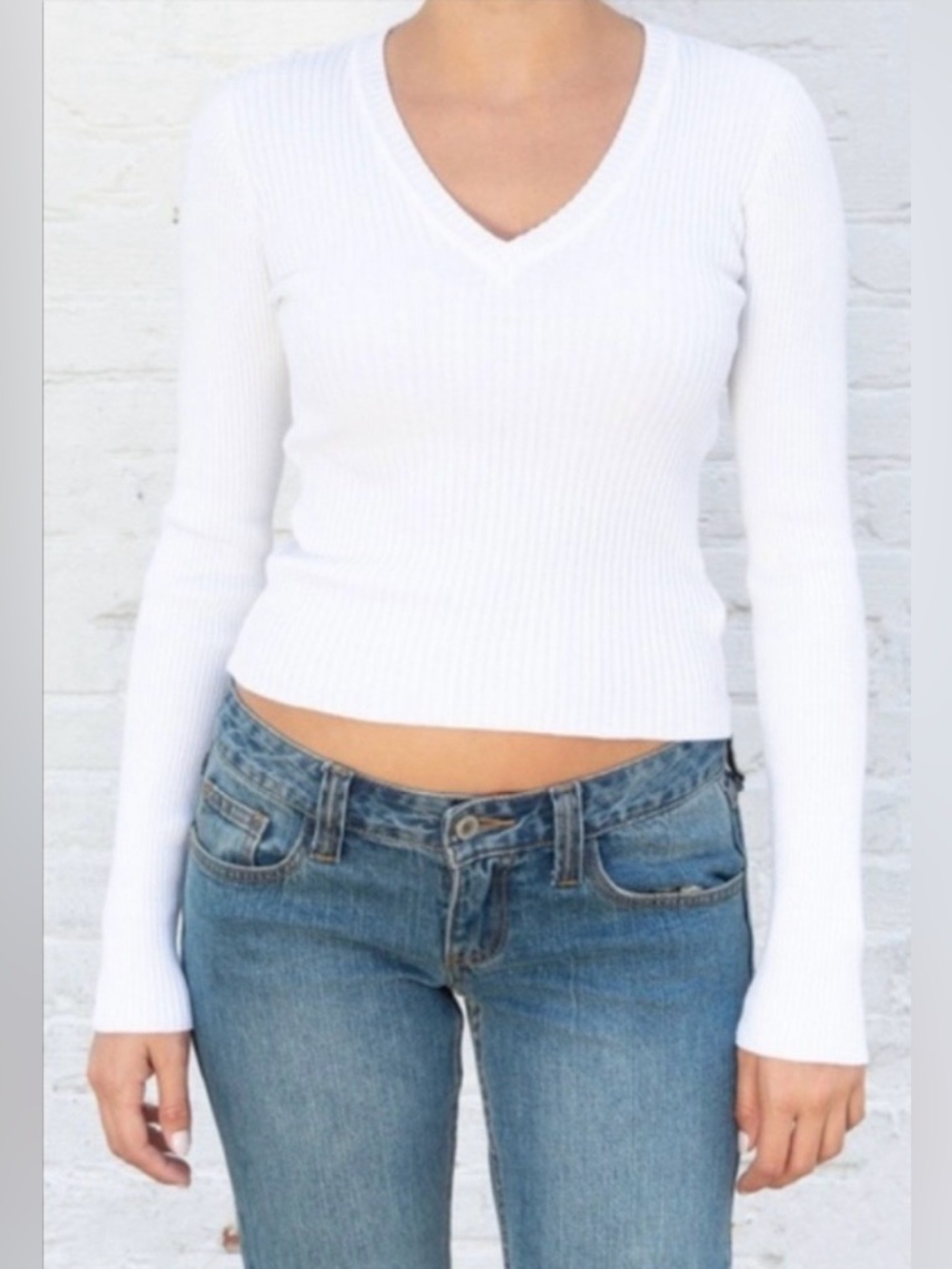 Brandy Melville White Milena Sweater - Picture 5 of 10